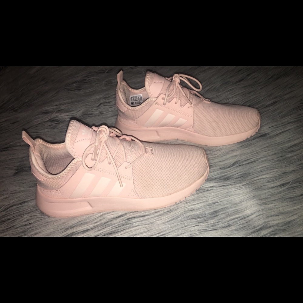 Adidas Originals // Size 5// Fits Women’s 7.5